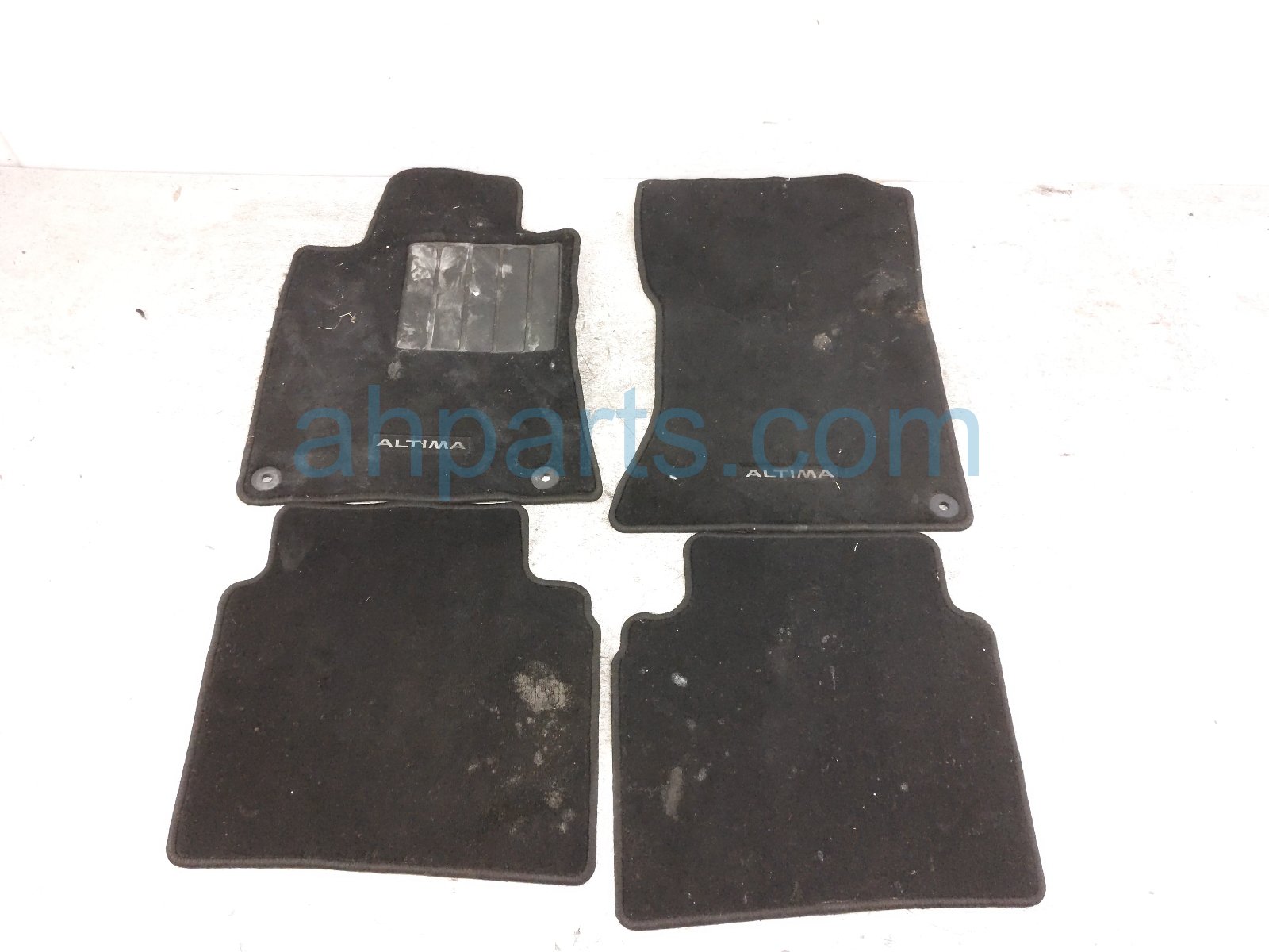 Nissan SET OF 4 FLOOR MATS - BLACK CLOTH