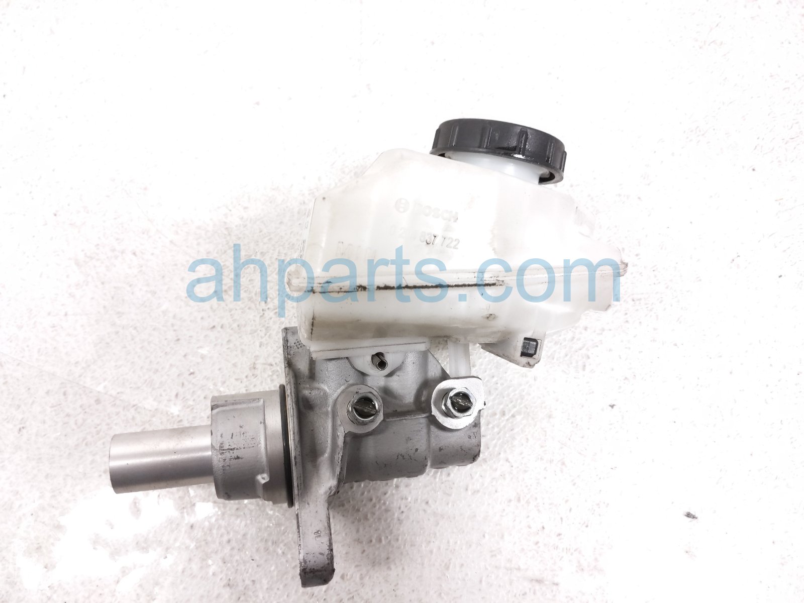 Nissan BRAKE MASTER CYLINDER W/RESERVOIR