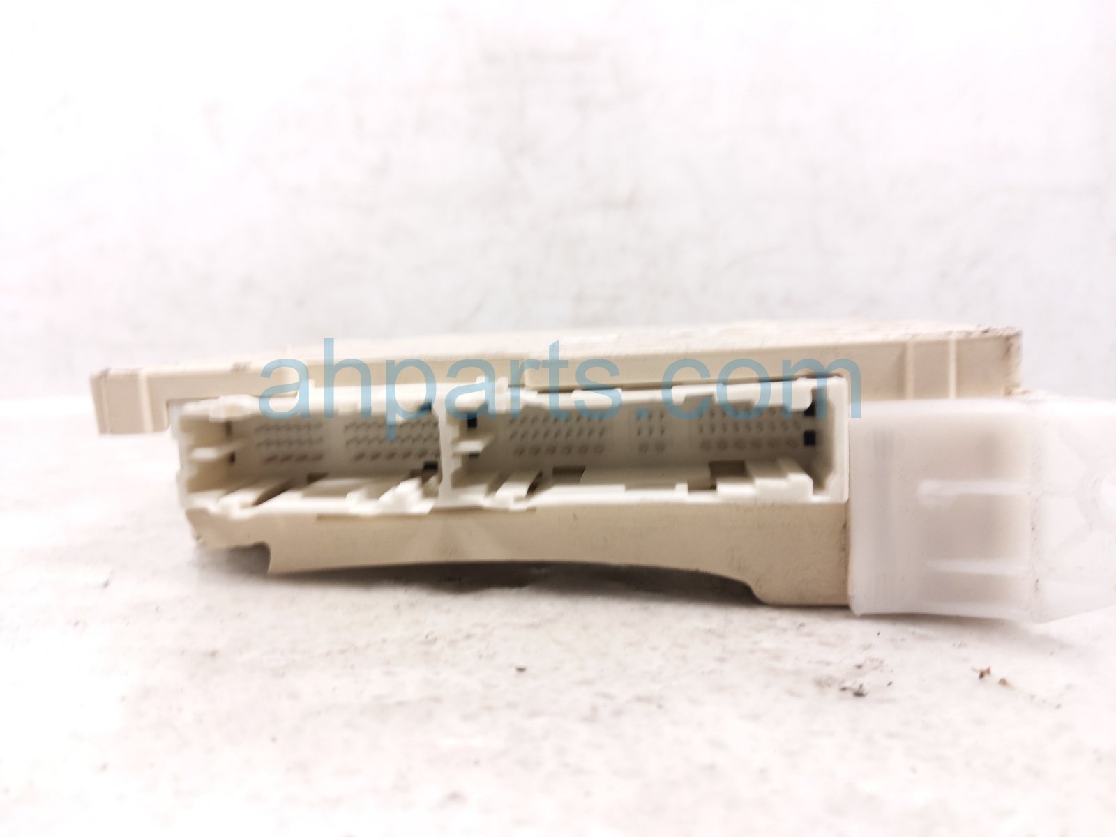 2015 Lexus Rx450h Cabin Fuse Box / Junction Block 82730 0E162 Replacement 2015 Lexus Rx450h Cabin Fuse Box / Junction Block 82730 0E162 Replacement thumbnail