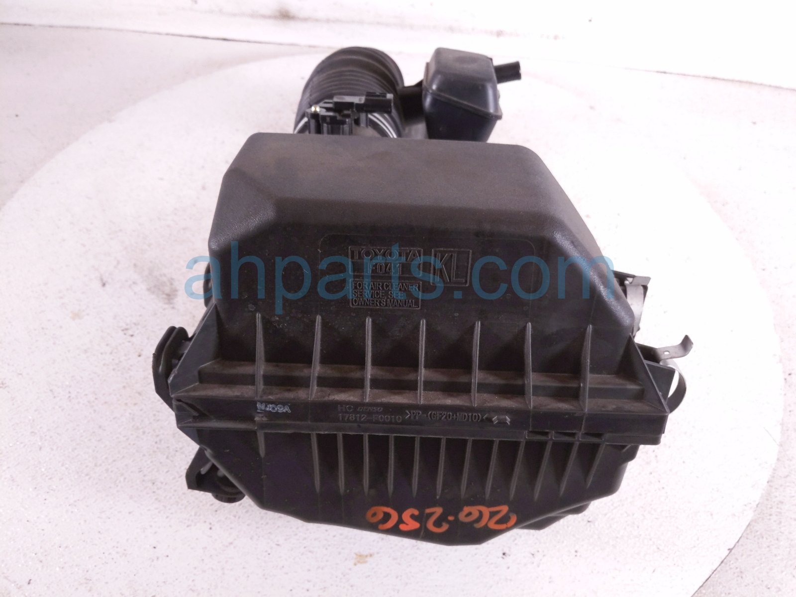 Toyota AIR CLEANER INTAKE BOX W/HOSE -2.5L