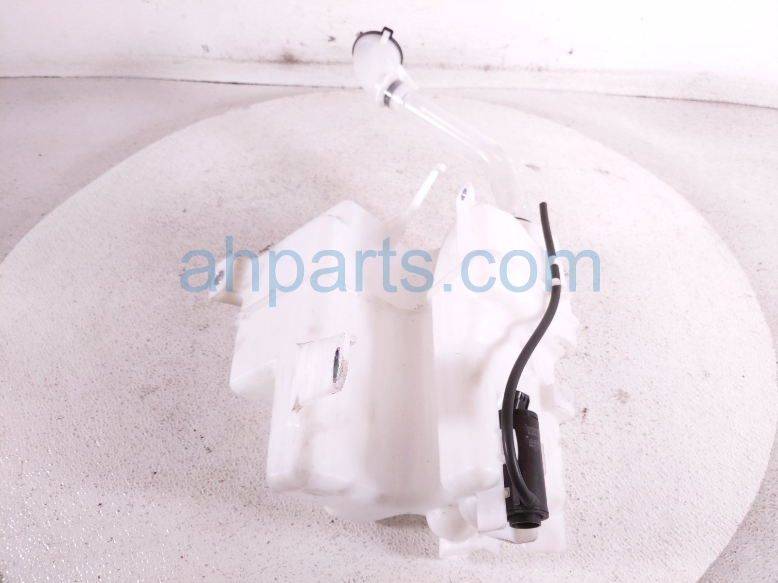 Toyota WINDSHIELD WASHER RESERVOIR W/PUMP Toyota WINDSHIELD WASHER RESERVOIR W/PUMP