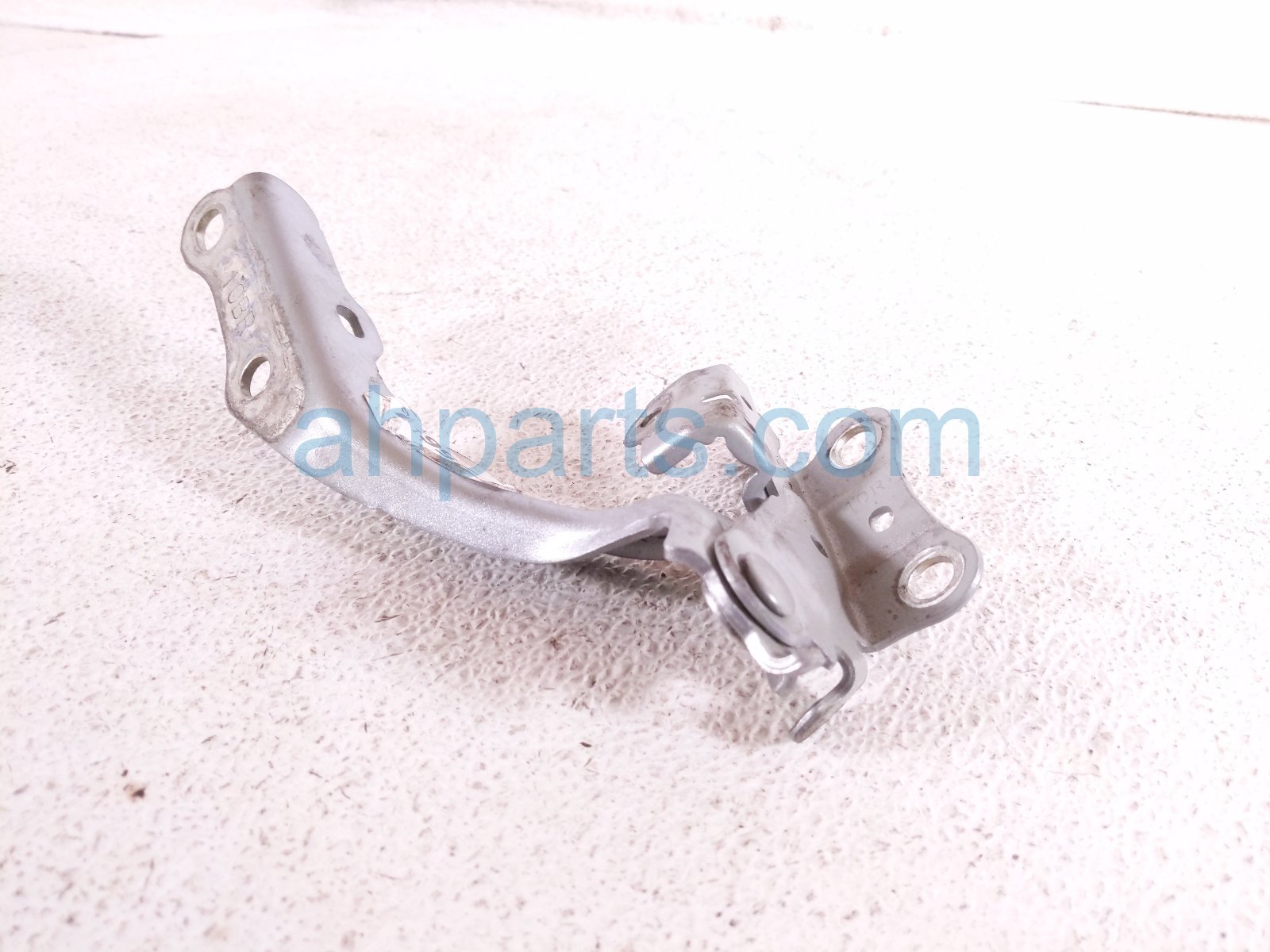 2026 Toyota Camry Passenger Hood Hinge Silver 53410 AQ020 Replacement 2026 Toyota Camry Passenger Hood Hinge Silver 53410 AQ020 Replacement thumbnail