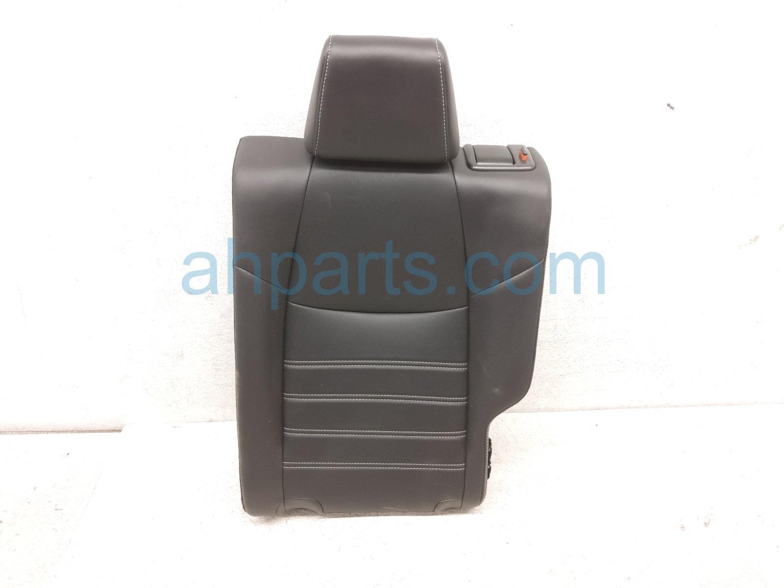 Toyota RR/LH 2ND ROW SEAT BACKREST - BLACK Toyota RR/LH 2ND ROW SEAT BACKREST - BLACK