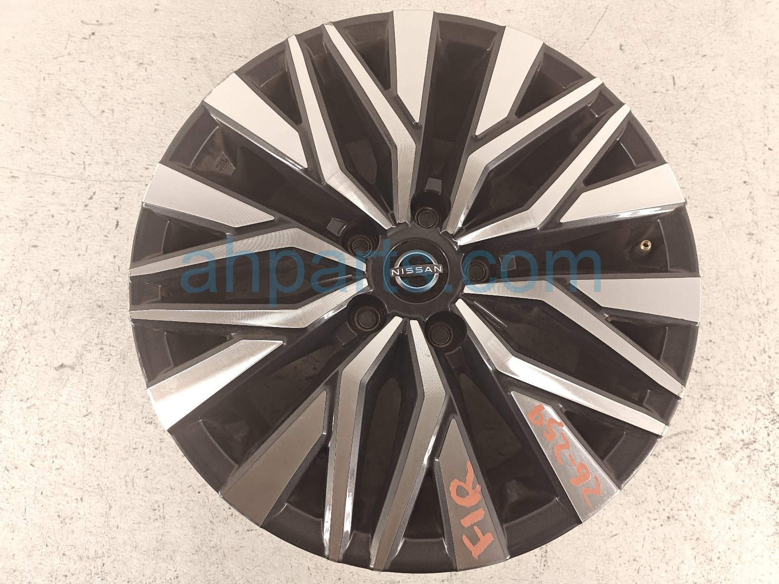 Nissan FR/RH WHEEL / RIM 17X7.5