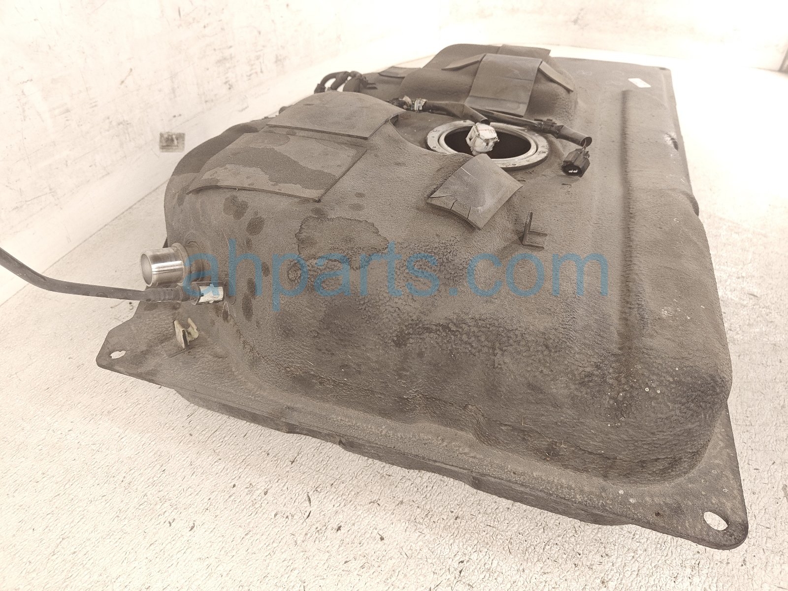 2015 Lexus Rx450h Gas / Fuel Tank 77001 48112 Replacement 2015 Lexus Rx450h Gas / Fuel Tank 77001 48112 Replacement thumbnail
