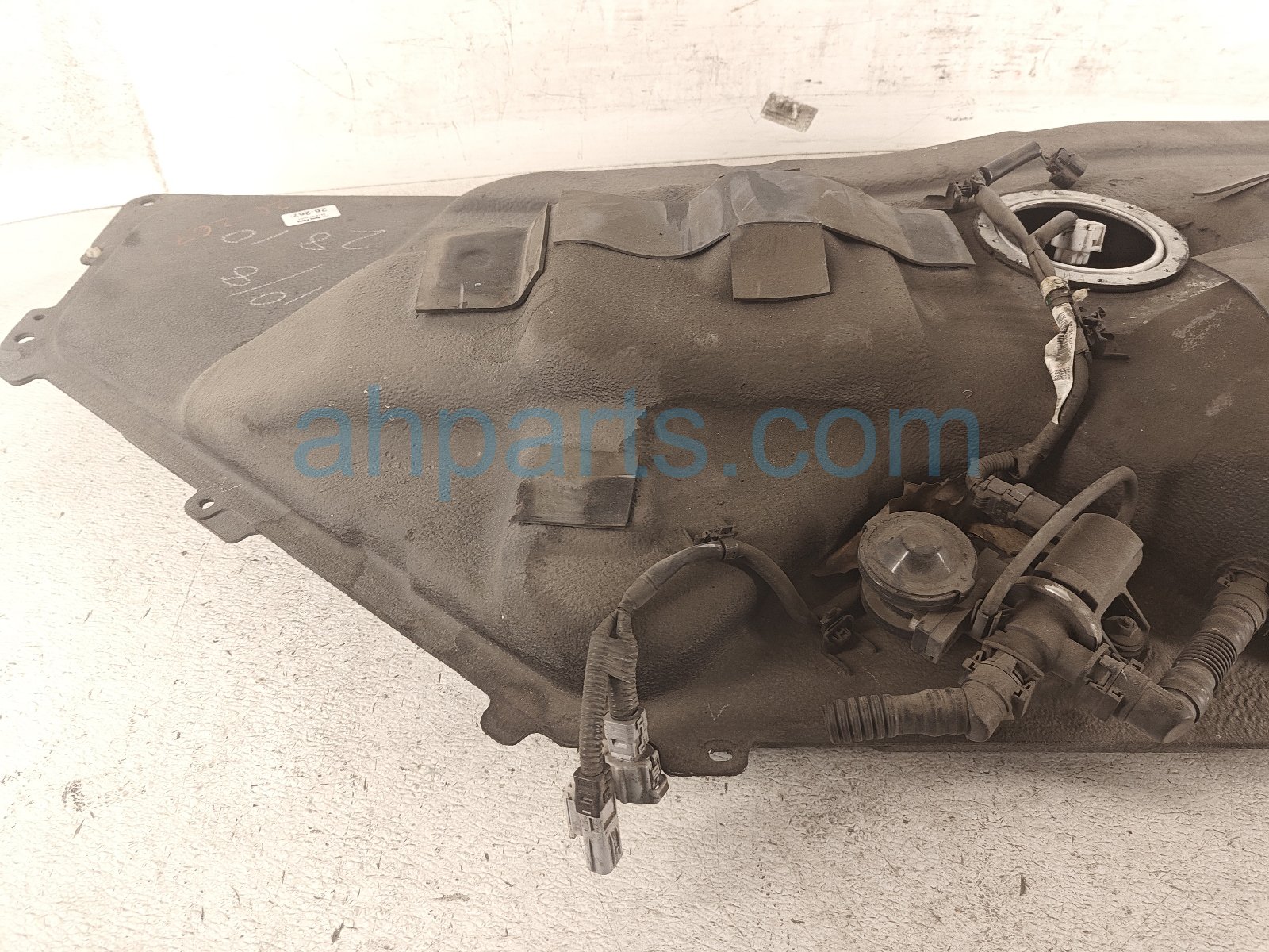 2015 Lexus Rx450h Gas / Fuel Tank 77001 48112 Replacement 2015 Lexus Rx450h Gas / Fuel Tank 77001 48112 Replacement thumbnail