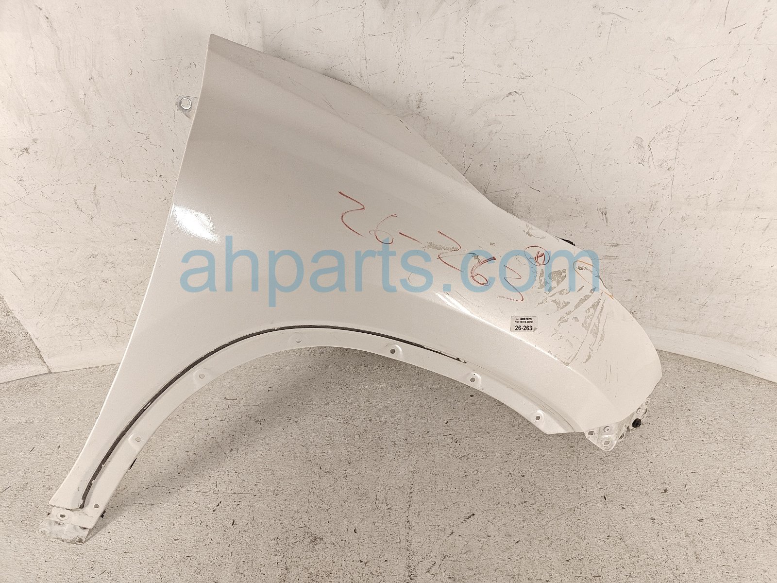 Toyota RH FENDER - WHITE