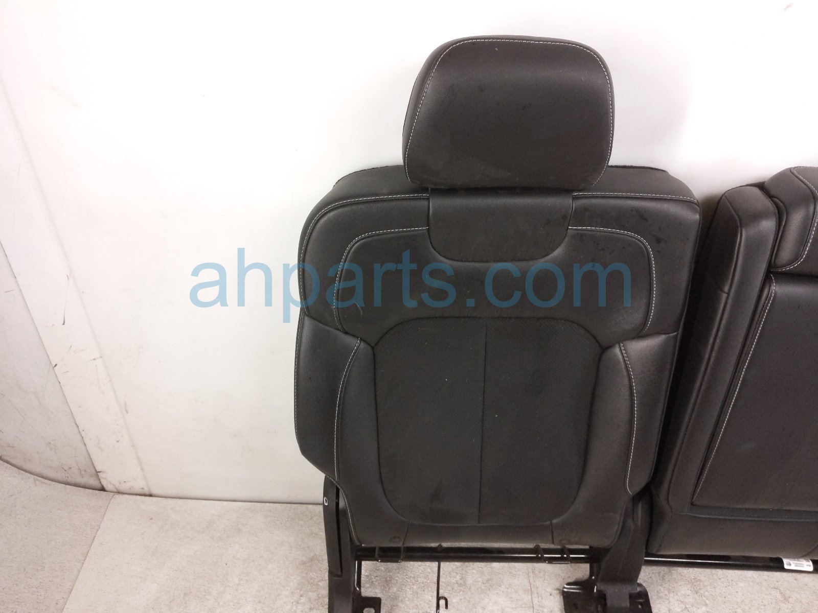 2024 Jeep Grand Cherokee (2nd Row) Rear 2nd Row Seat Backrest Black 68376068AD Replacement 2024 Jeep Grand Cherokee (2nd Row) Rear 2nd Row Seat Backrest Black 68376068AD Replacement thumbnail