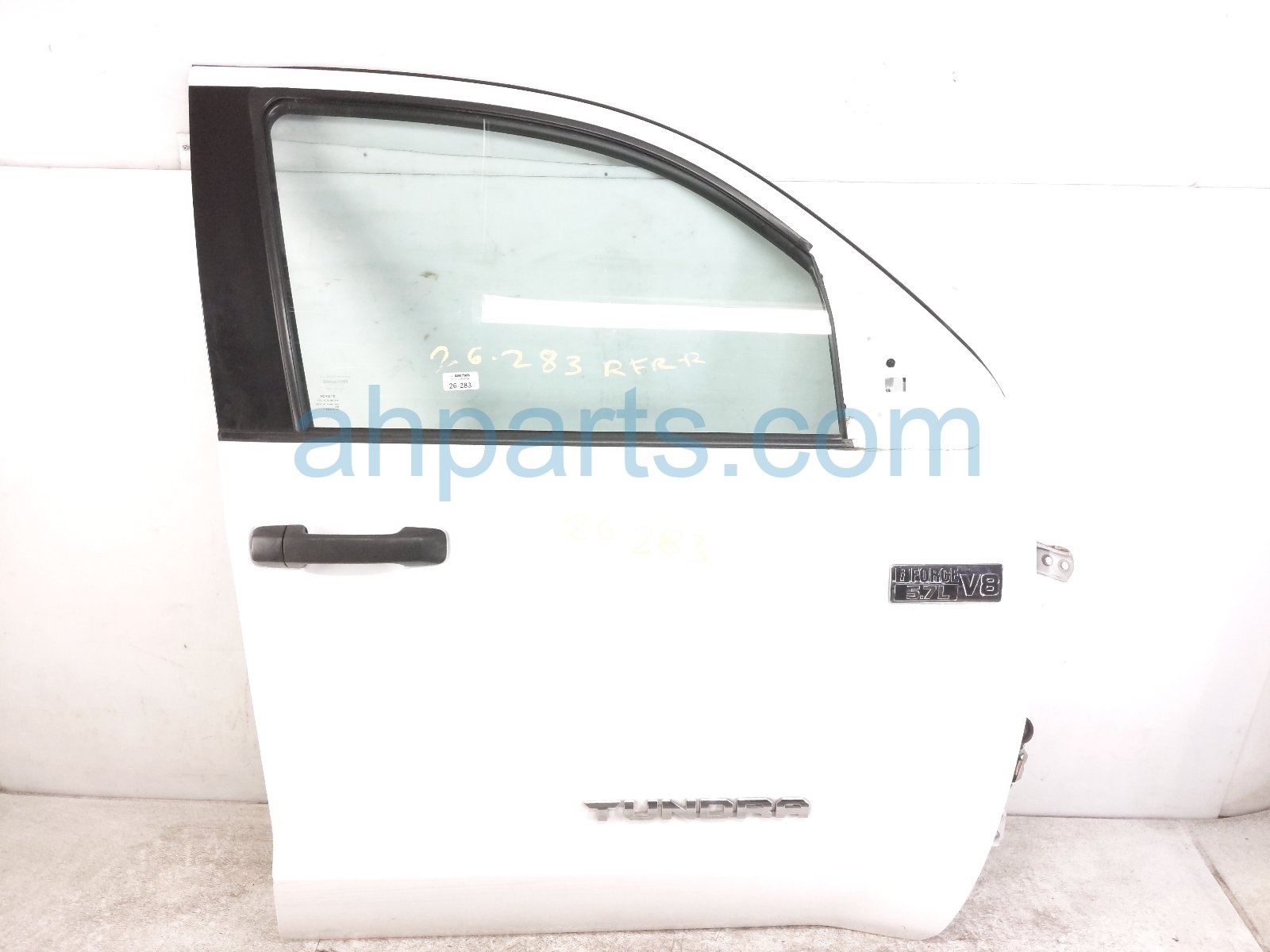 Toyota FR/RH DOOR - WHITE - NO MIRROR/TRIM