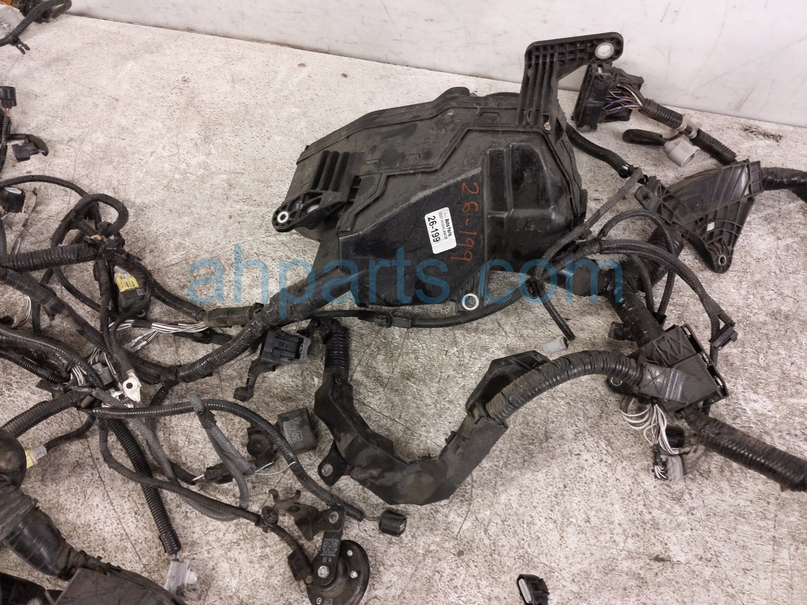 2021 Toyota Highlander Engine Room Wire Harness 2.5l Hyb* 82111 0EW90 Replacement 2021 Toyota Highlander Engine Room Wire Harness 2.5l Hyb* 82111 0EW90 Replacement thumbnail