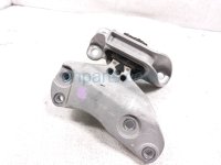 Nissan RH ENGINE MOUNT W/BRACKET - 2.0L Nissan RH ENGINE MOUNT W/BRACKET - 2.0L