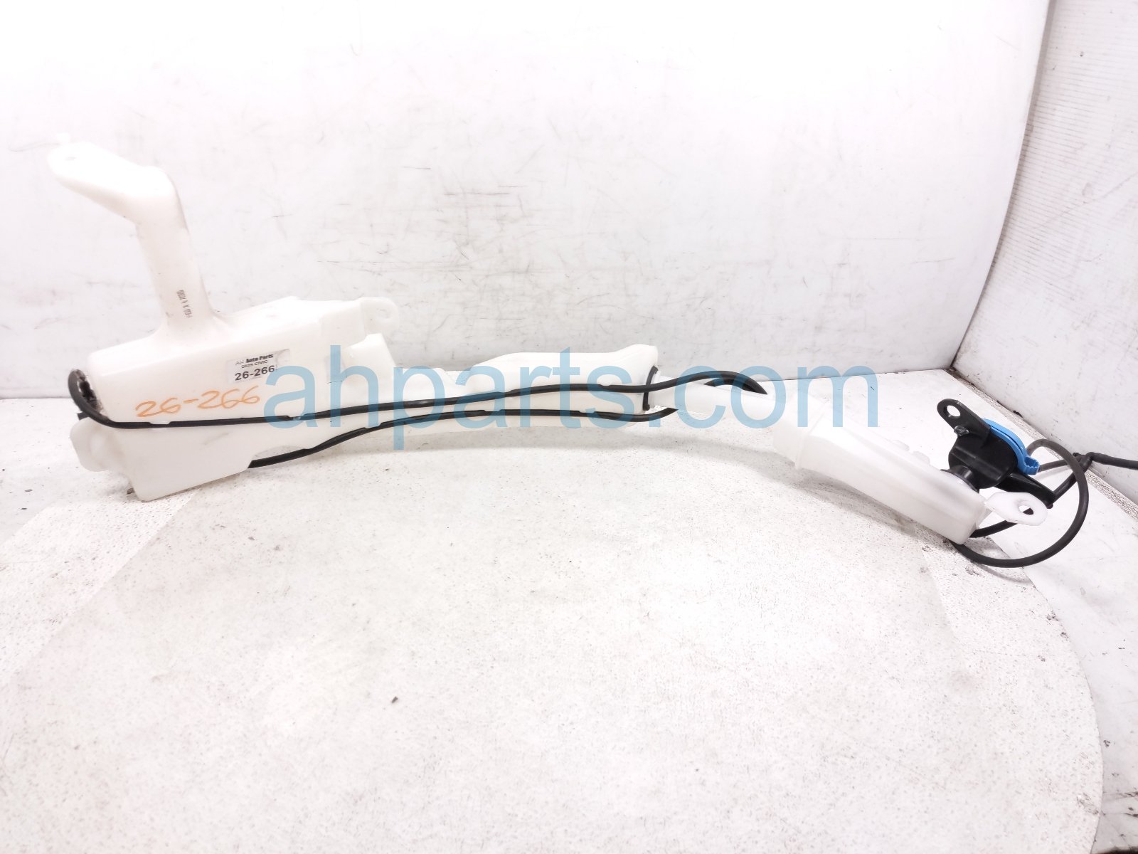 Honda WINDSHIELD WASHER RESERVOIR W/PUMP Honda WINDSHIELD WASHER RESERVOIR W/PUMP