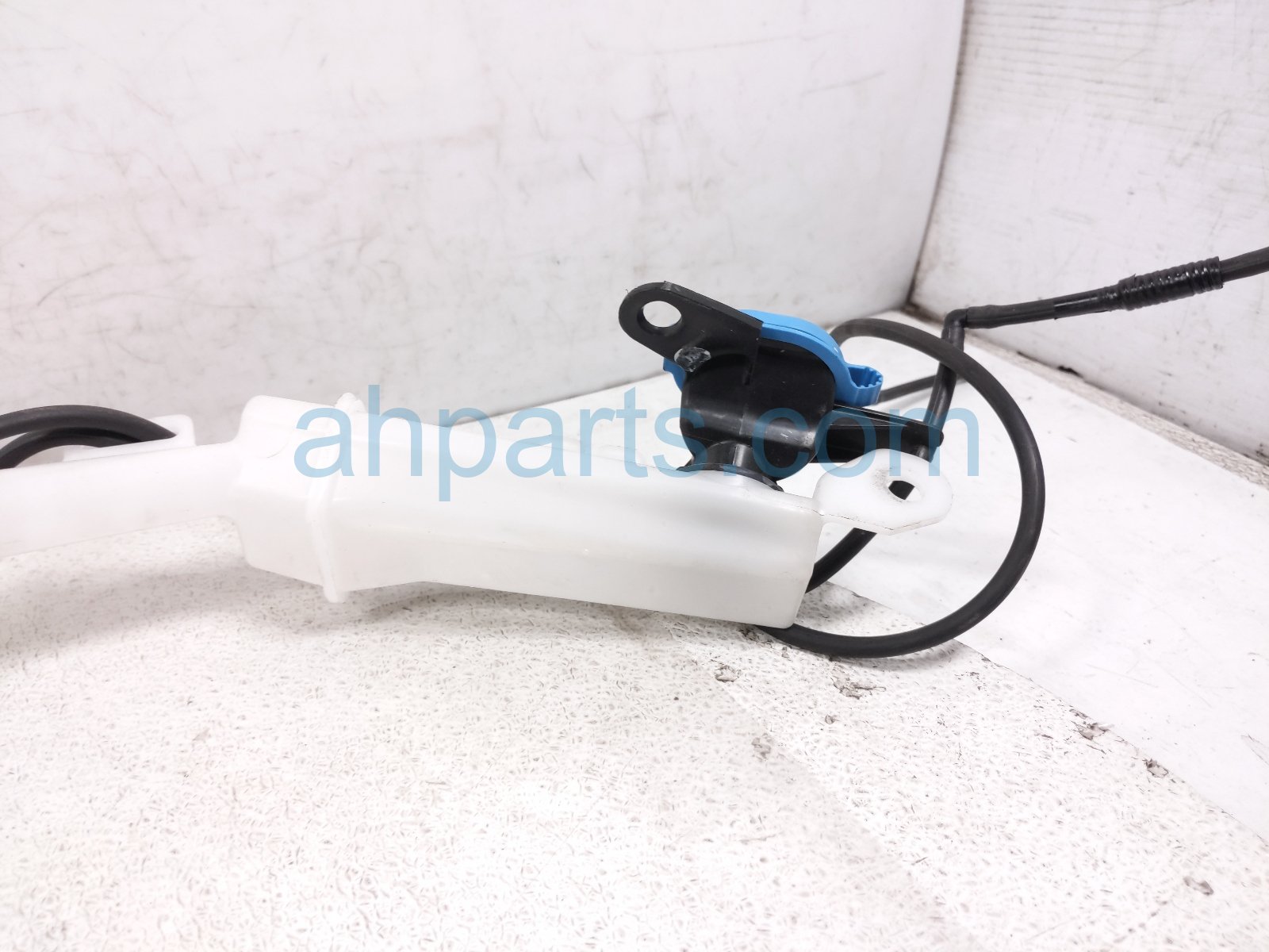 2025 Honda Civic Windshield Washer Reservoir W/pump 76841 T20 A01 Replacement 2025 Honda Civic Windshield Washer Reservoir W/pump 76841 T20 A01 Replacement thumbnail