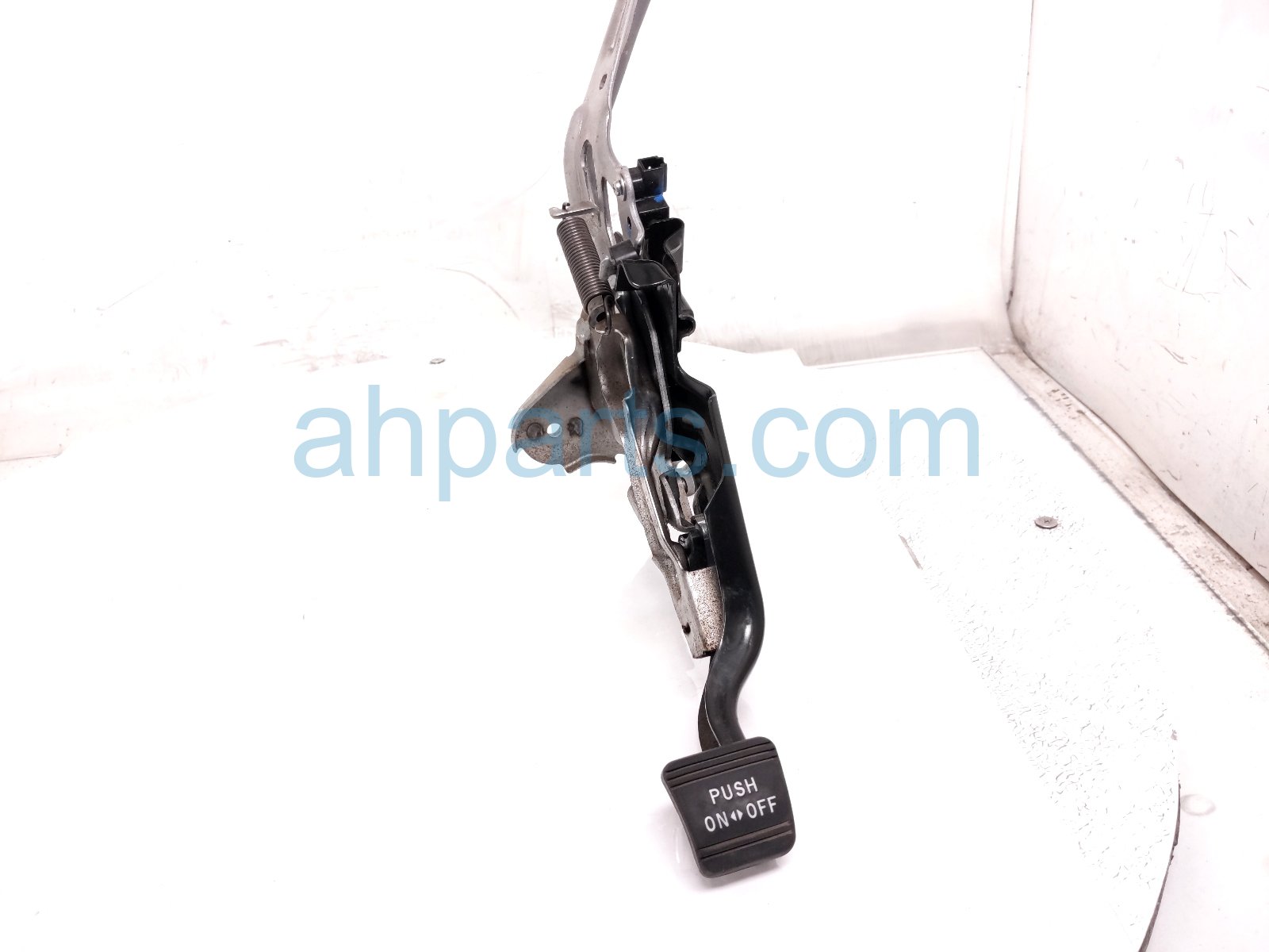 Toyota PARKING BRAKE PEDAL ASSY - LH